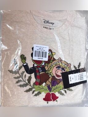 Disney Beige Muppet Holiday Graphic Tee with Red Accents